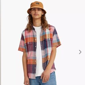 NWT Levi’s Men’s Oversize Utility Blue/Red/Multi Plaid Short Sleeve Shirt Sz S